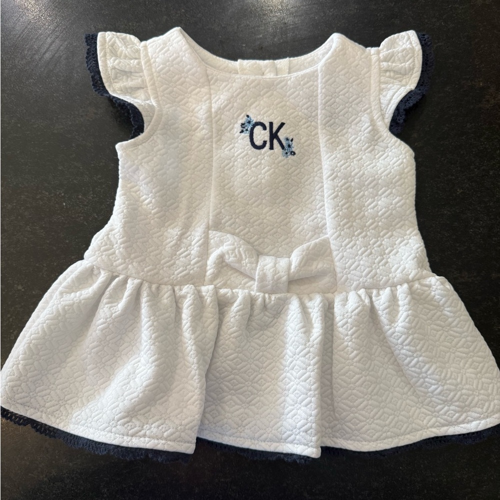 Girls Calvin Klein Jeans, White & Blue Ruffle Sleeve Tunic Top. Size 3/6M - NWOT